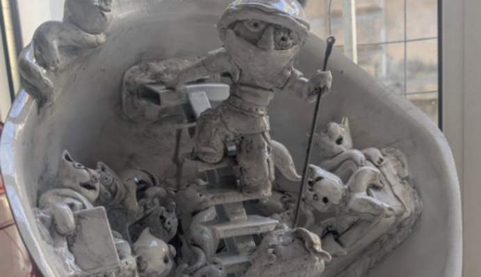 Известный аниматор превратил каску убитого российского оккупанта в арт-объект