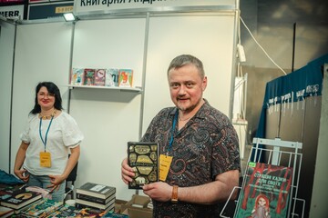 «Нє, не вийде в мене схуднути»: український письменник порозмірковував про свій «нездоровий» спосіб життя