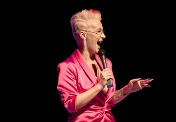 Українську артистку довели до сліз бридкі коментарі