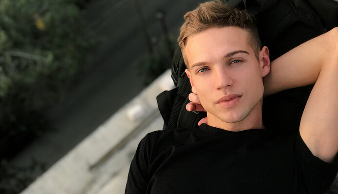 Женился на россиянке и уехал из Украины: куда исчез актер сериала 