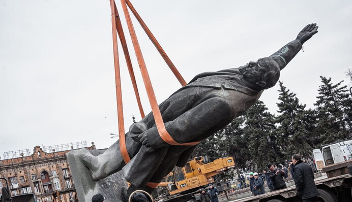 «Привез с собой Ленина»: история одного захоронения «вождя» в выгребной яме