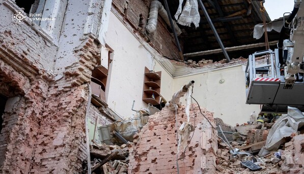 Колега співачки Alyona Alyona закликала її відмовитися від ролі некрасивої подружки