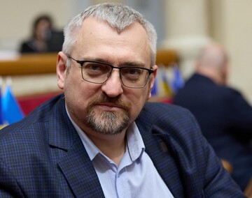 Нардепи з оборонного комітету здивували ексклюзивними світшотами