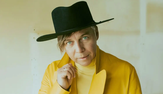 «Поворачиваюсь, вижу, этот засмоктыш, мумитроль»: у украинского писателя произошло приключение с российским певцом Ильей Лагутенко