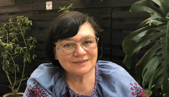 На фоне конфликта с детской писательницей волонтер указала, в кого действительно могла бы «швырнуть камни»