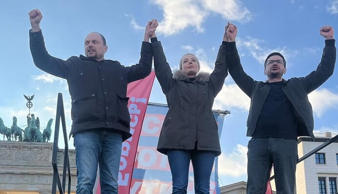 Российская оппозиция после 24 февраля – в поисках идентичности или "белое пальто Солженицына"