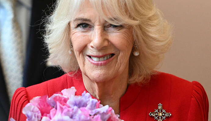 Жена короля Чарльза появилась с драгоценной брошью, которая принадлежала Елизавете II