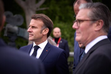 Макрон у Києві замовив борщ, а Мерц — львівський сирник