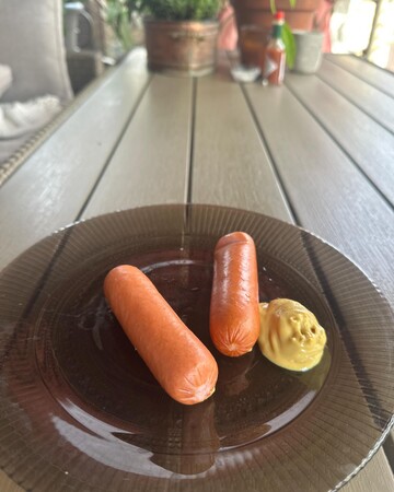 Продюсерка Олена Мозгова розповіла про найсмачніші сосиски в її житті