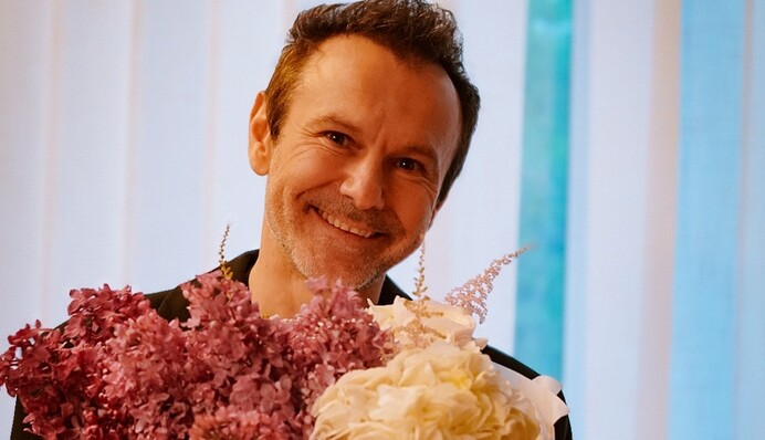 Святославу Вакарчуку исполнилось 50 лет: в сети вспомнили первые телевизионные выступления музыканта