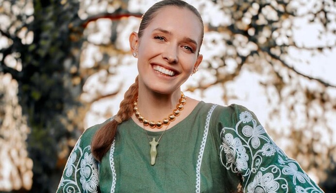 От старинных до современных: Катя Осадчая показала свои любимые вышиванки и как она их стилизует