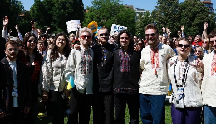 Как в Базеле праздновали День вышиванки-2025: группа Ziferblat показала атмосферные фото