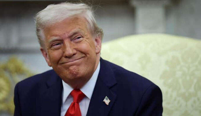 ​Трамп постав в образі рок-зірки