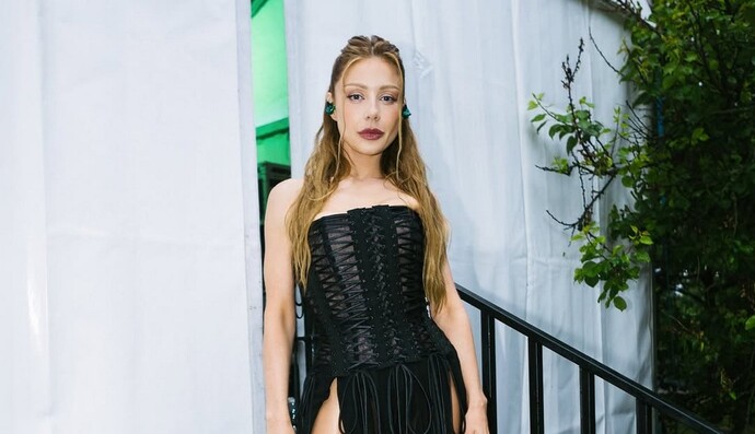 Тина Кароль для концерта выбрала платье мирового бренда, который сотрудничает с россиянкой