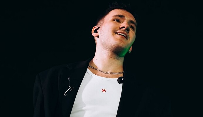 YAKTAK несподівано підмінив вуличного музиканта, який співав його пісні: перехожі в захваті