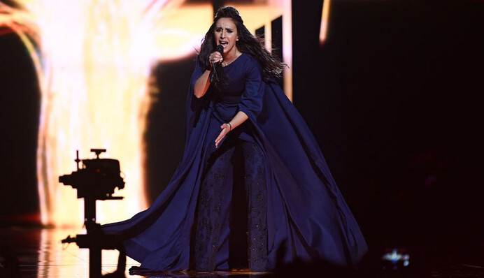 Де зараз переможна сукня Джамали з 