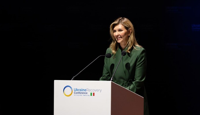 Елена Зеленская впечатлила стильным образом на конференции в Риме: новый выход первой леди