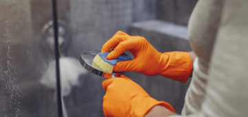 Як видалити вапняний наліт зі стін душової кабіни:  екологічний і дієвий засіб