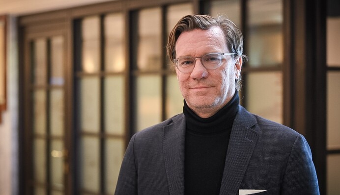 «Запад до сих пор верит, что Украина проиграет, а Путин не боится и ждет» – Нико Ланге о Трампе, НАТО и Европе