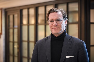 «Захід досі вірить, що Україна програє, а Путін не боїться та чекає» — Ніко Ланѓе про Трампа, НАТО та Європу