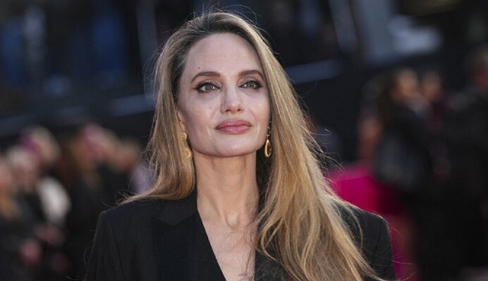 Анджелина Джоли собралась продать имение и покинуть США