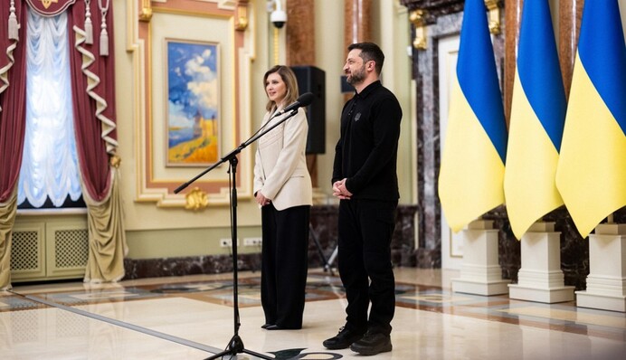 Олена Зеленська одягла на церемонію дизайнерський піджак із вишивкою: скільки він коштує і що означають символи