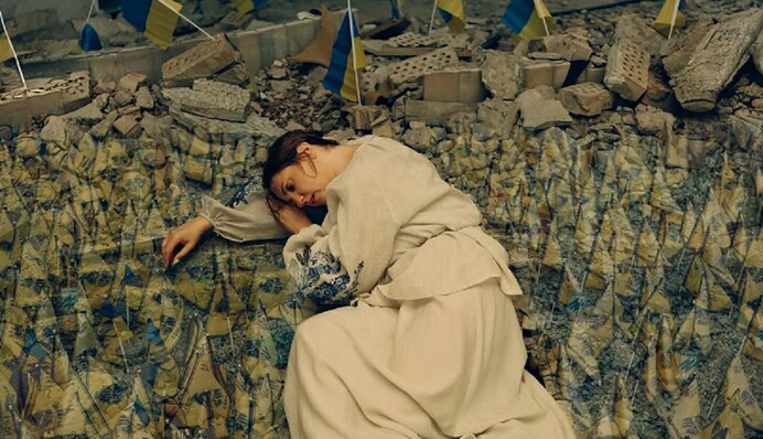 Оля Цыбульская удивила жутким триптихом ко Дню Независимости