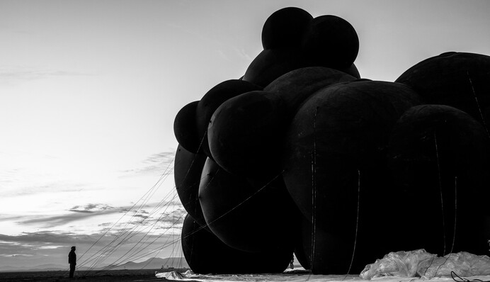 Знищена бурею: українська “Чорна хмара” протрималась один день на фестивалі Burning man