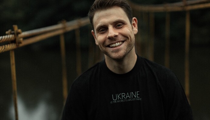 Оторвало палец: актер Артур Логай получил травму на скалодроме