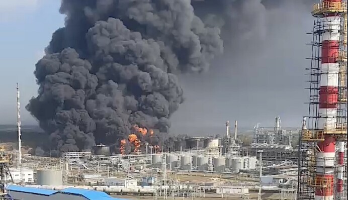 Удары по российским НПЗ: изменят ли они ход войны и приблизят ли мир