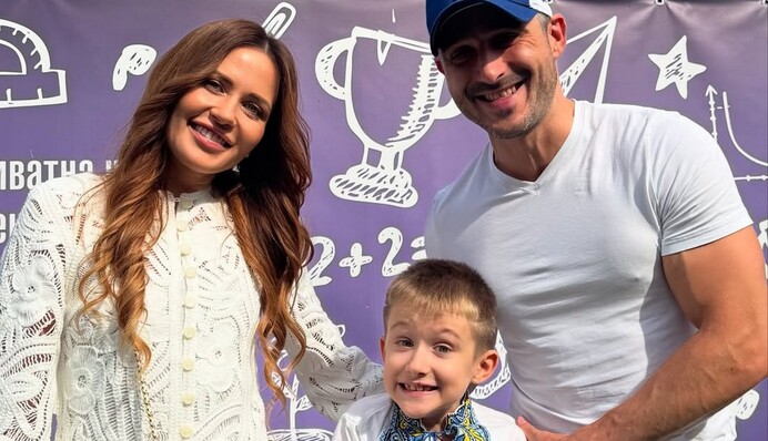 Наталка Денисенко та Андрій Федінчик після розлучення разом відвели сина до школи: святкові фото