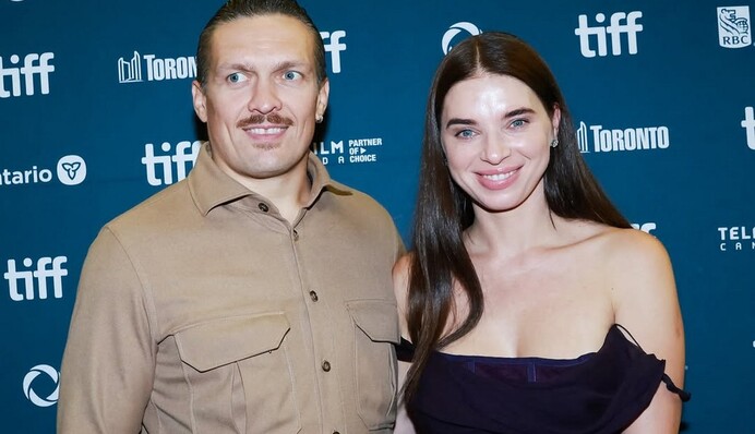 Усик із дружиною з'явилися на кінофестивалі в Торонто у компанії голлівудських зірок