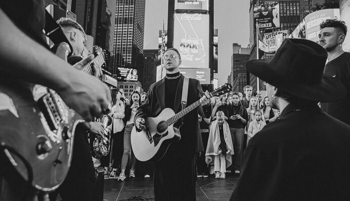 Артем Пивоваров выступил на Таймс-сквер в Нью-Йорке, несмотря на запрет местных властей: как это было