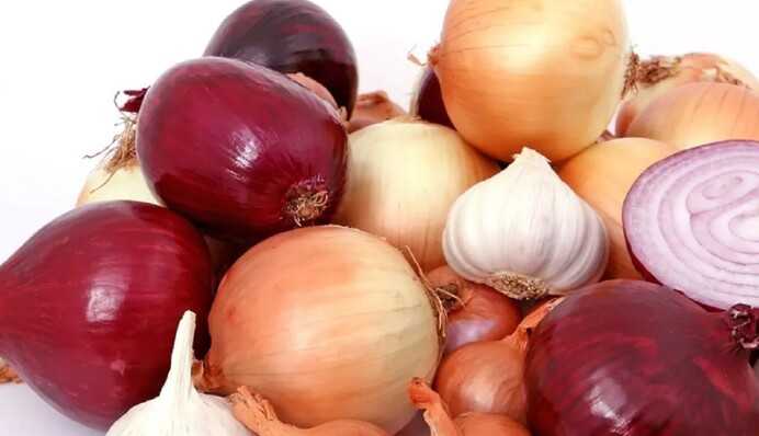 На балконе или в морозилке? Клопотенко рассекретил, где лучше всего хранить лук