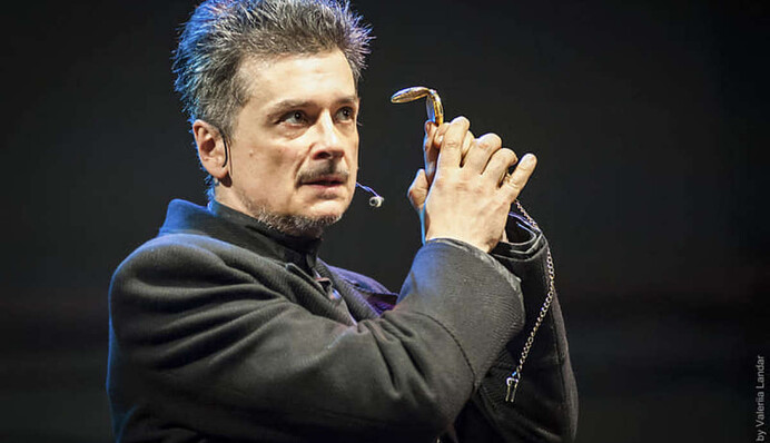 Заслужений артист Дмитро Завадський потрапив до лікарні у важкому стані: що відомо