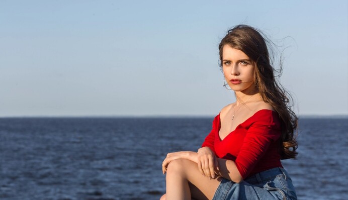 Христину Соловій упіймали у весільній сукні поруч з поліцейським