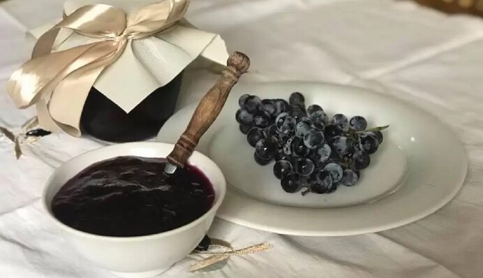 Ідеальний до млинців: Євген Клопотенко розповів, як приготувати виноградний джем