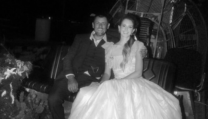 Розкрила архівні фото: Лана Дель Рей поділилася ніжними моментами з весілля