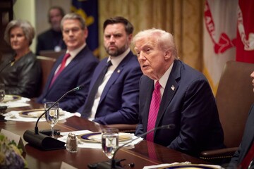 Трамп — "не наш слоняра": FT о крике на Зеленского и финале с "заморозкой" по линии соприкосновения