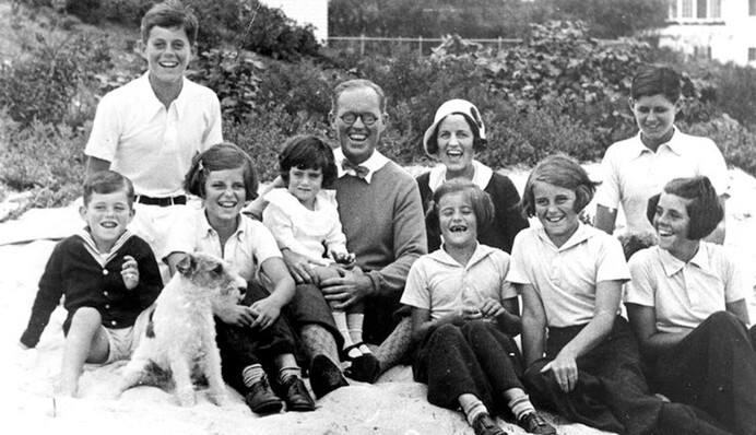 Netflix снимет сериал об одной из самых известных династий Америки – Кеннеди.