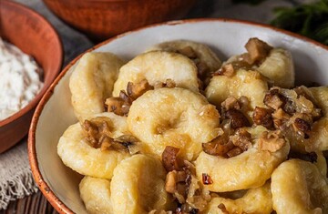 "Сплошное наслаждение": Евгений Клопотенко рассказал, как приготовить клецки с грибной подливой