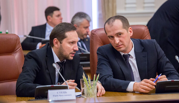 Яценюк пообещал отозвать 