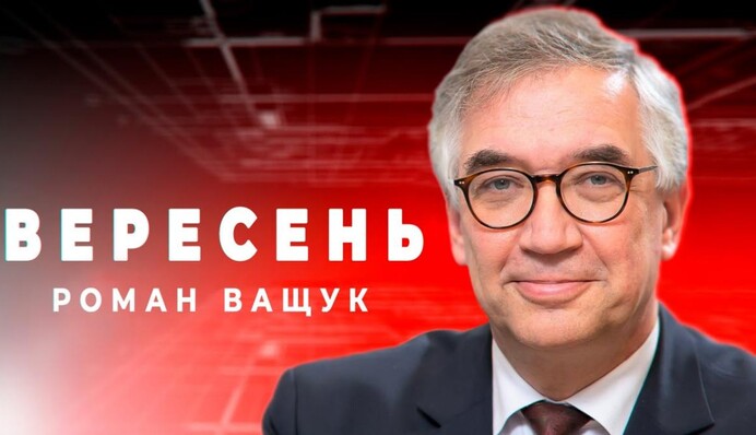 Жена Яценюка козырнула цветастым платьем: опубликованы фото