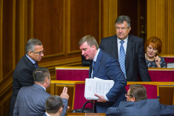 Национальный банк понизил курс гривны