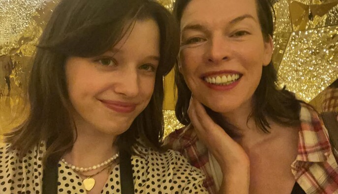 Милла Йовович трогательно поздравила дочь с совершеннолетием и рассказала о ее карьерных предпочтениях