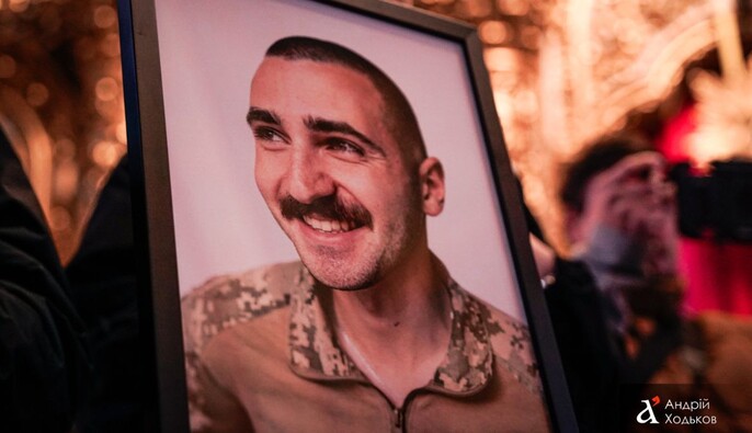 Київ попрощався із загиблим військовим та фотографом Костянтином Гузенком — фото