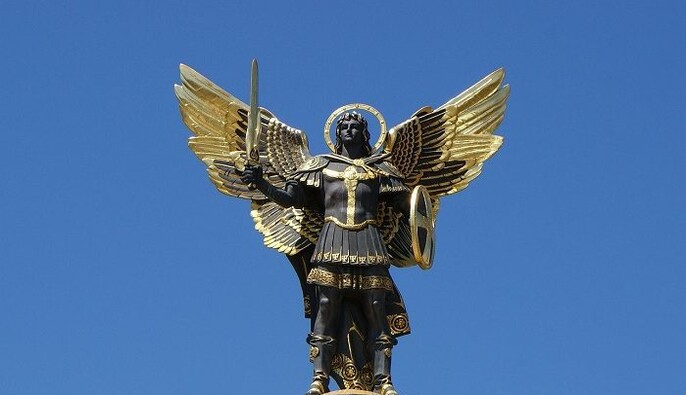 8 листопада — яке сьогодні церковне свято, історія, традиції та прикмети