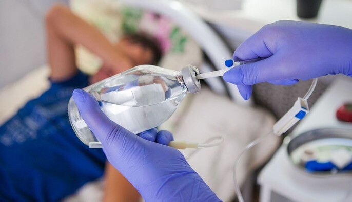 Во Львове госпитализировали 9 учеников и учительницу из-за отравления в столовой лицея