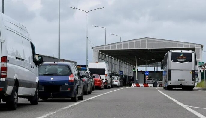 На украинской границе приостановили пропускные операции — произошел сбой из-за атаки РФ