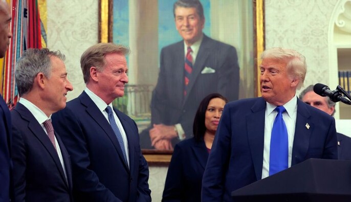 Дональд Трамп запропонував назвати футбольний стадіон у Вашингтоні на свою честь